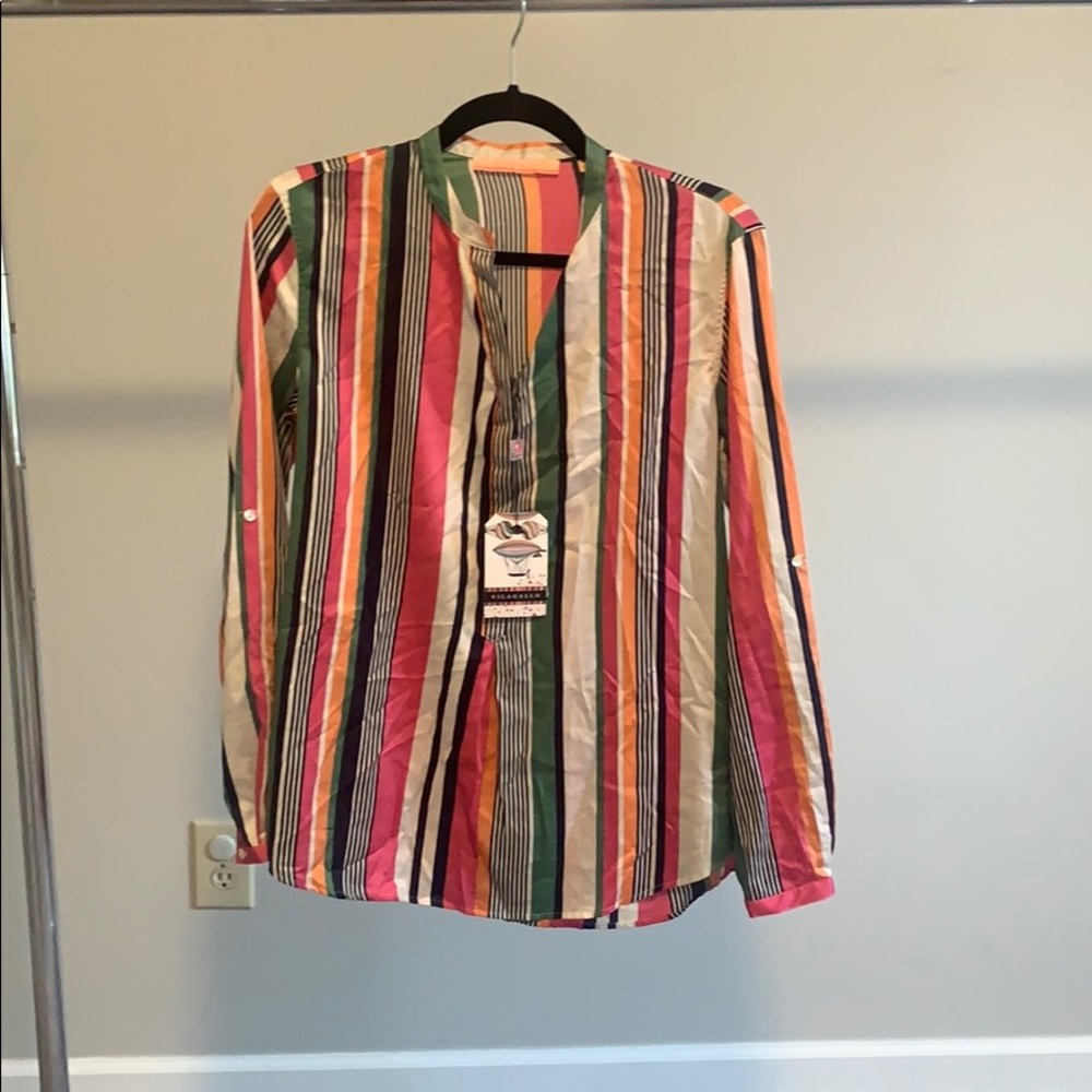Beautiful long sleeve blouse. Never been worn.